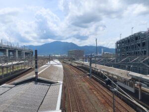 ハピラインふくい 敦賀駅 こ線橋からホームを見る