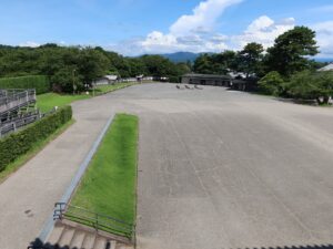 金沢城公園 河北門二の門から見た三の丸北園地