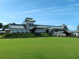 金沢城公園 鶴の丸休憩館から見た橋爪門続櫓