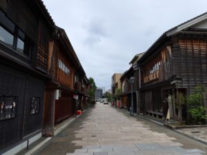 金沢 にし茶屋街 奥から野町西交差点方向を撮影