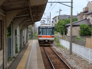 北陸鉄道浅野川線 03系 オレンジ色帯 前面 上諸江駅にて