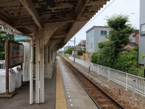 北陸鉄道浅野川線 上諸江駅 ホーム 内灘駅方向を撮影