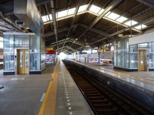 京急久里浜線 京急久里浜駅 ホーム 左が3・4番線 右が1・2番線