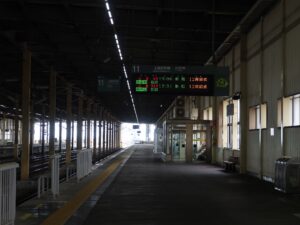 上越新幹線 燕三条駅 11番線 主に新潟行きの列車が発着します