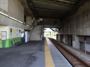 JR弥彦線 燕三条駅 ホーム 弥彦・吉田・東三条方面に行く列車が発着します