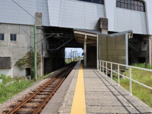 JR弥彦線 燕三条駅 ホーム 弥彦・吉田・東三条方面に行く列車が発着します