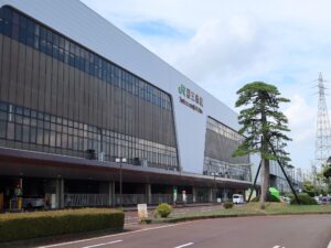 上越新幹線 燕三条駅 三条口 駅舎と駅前ロータリー