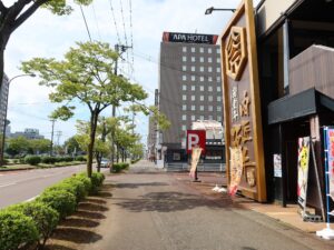 アパホテル 新潟燕三条駅前 旧：アパヴィラホテル 燕三条駅前 燕三条駅前通りにあります