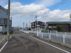 新潟県燕市 燕三条駅付近 駅前通りを外れると普通に住宅街です