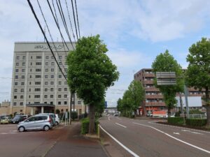 新潟県三条市 燕三条駅前 ホテルと飲食店、マンションが立ち並びます