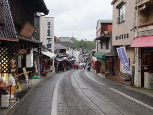 成田 表参道 この先が成田山新勝寺です