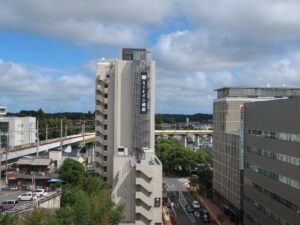 アパホテル 成田駅前からの景色 京成本線と成田市役所の方向を撮影