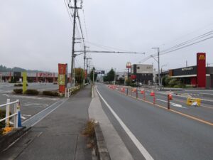 国道140号線 秩父市街 ウニクス秩父とマクドナルドがあります