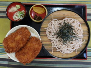 わらじカツ丼とざるそばのセット 道の駅ちちぶにて