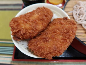 わらじカツ丼とざるそばのセット 道の駅ちちぶにて