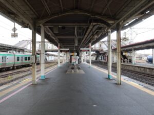 JR東北本線 郡山駅 2番線・4番線 2番線は主に東北本線で、福島方面に行く列車が発着します 4番線は主に東北本線で、新白岡方面肉列車が発着します