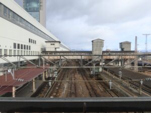 JR東北本線 郡山駅 東西自由通路から見た在来線ホーム