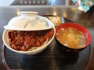 会津若松 会津よろずや ソースかつ丼 ふたが閉まりません