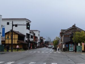 会津若松の繁華街 国道252号線 七日町通り この先にJR只見線の七日町駅があります