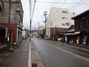 会津若松の繁華街 国道252号線 七日町通り レトロな建物が立ち並びます