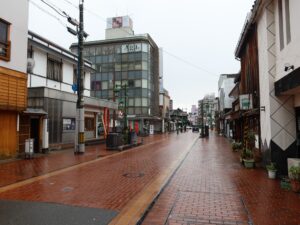 会津若松の繁華街 野口英世青春通り この先に野口英世青春館があります