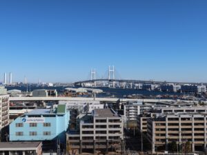 横浜 港の見える丘公園 展望台からの景色 横浜ベイブリッジ方向を撮影