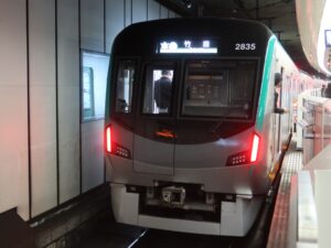 京都地下鉄烏丸線 20系 前面 京都駅にて