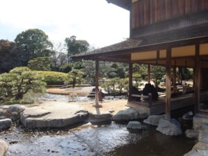 岡山後楽園 流店と花菖蒲池