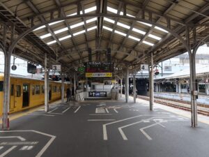 JR山陽本線 岡山駅 3番線・4番線 主に山陽本線で姫路方面に行く列車と、東岡山から赤穂線で西大寺・播州赤穂方面に行く列車が発着します