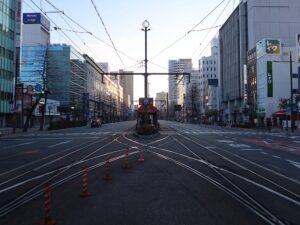 岡山電気軌道 岡山駅前停留所 乗車専用ホームと降車専用ホームの間のポイント