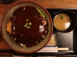 ドミグラスソース カツ丼 上ソース 大盛り カツ丼 野村にて