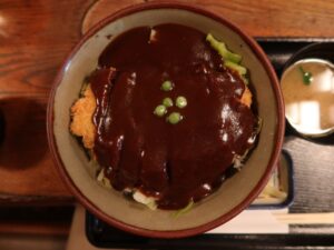 ドミグラスソース カツ丼 上ソース 大盛り カツ丼 野村にて