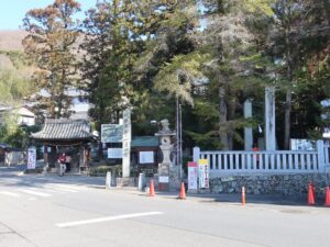 岡山 吉備津神社 入口と手水舎