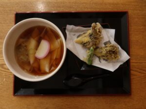 舞茸天ざるひもかわうどん 草津温泉 大滝乃湯にて