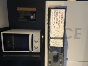アパホテル 東新宿歌舞伎町タワー 2階 製氷機と電子レンジ