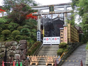 京都 地主神社 修復工事中のため閉門されていました