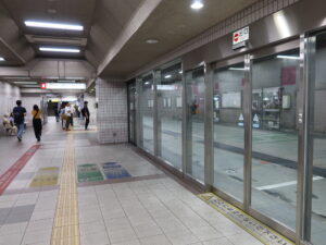 京都 北大路バスターミナル 赤の乗り場