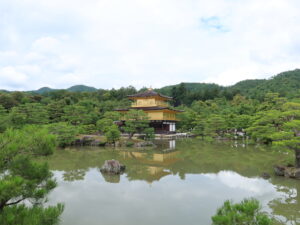 京都 鹿苑寺 金閣寺 金閣と鏡湖池