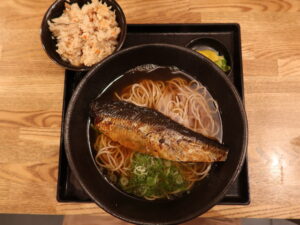 にしんそばとかやくご飯 京都 生そば もり平にて