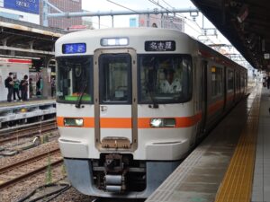JR中央本線 313系 全体 名古屋駅にて