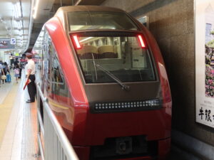 近鉄名古屋線 80000系 ひのとり 近鉄名古屋駅にて