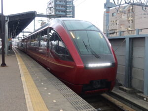 近鉄名古屋線 80000系 ひのとり 近鉄八田駅にて