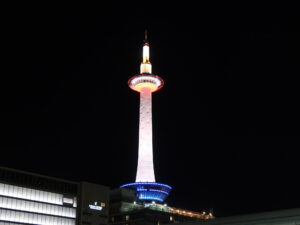 京都タワー 夜に撮影