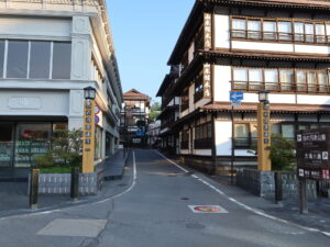 草津温泉 西の河原通り 湯畑側入り口