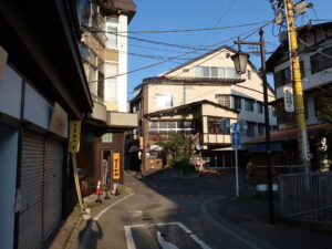 草津温泉 西の河原通り この先が西の河原です