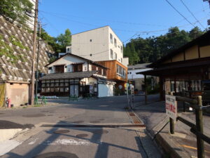 草津温泉 西の河原通り 草津温泉町内循環バス 鶴太郎美術館入口バス停