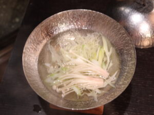 ホテルスパックス草津 夕食 群馬県産大和豚のしゃぶしゃぶ 野菜を入れたところ