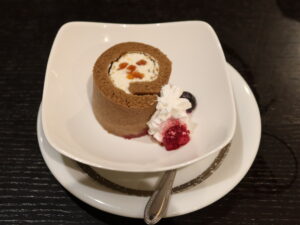 ホテルスパックス草津 夕食 デザート ロールケーキ