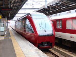 近鉄名古屋線 80000系 ひのとり 近鉄八田駅にて