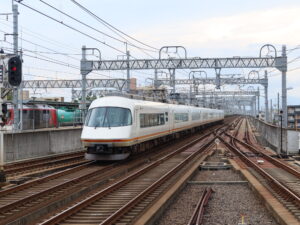 近鉄名古屋線 21000系 アーバンライナーplus 全体 近鉄八田駅にて